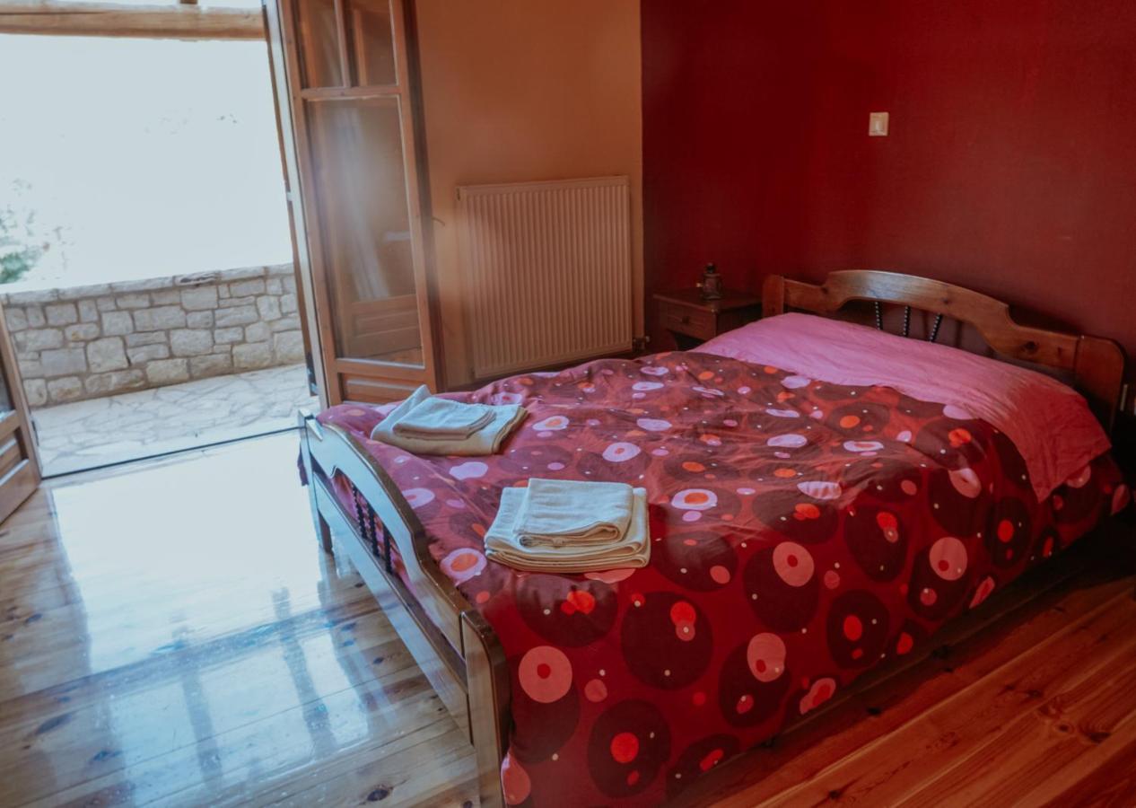Mezonetes Helmos Apartment Ano Lousoi ภายนอก รูปภาพ