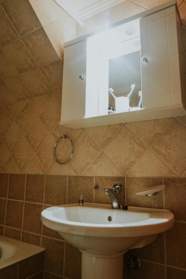 Mezonetes Helmos Apartment Ano Lousoi ภายนอก รูปภาพ