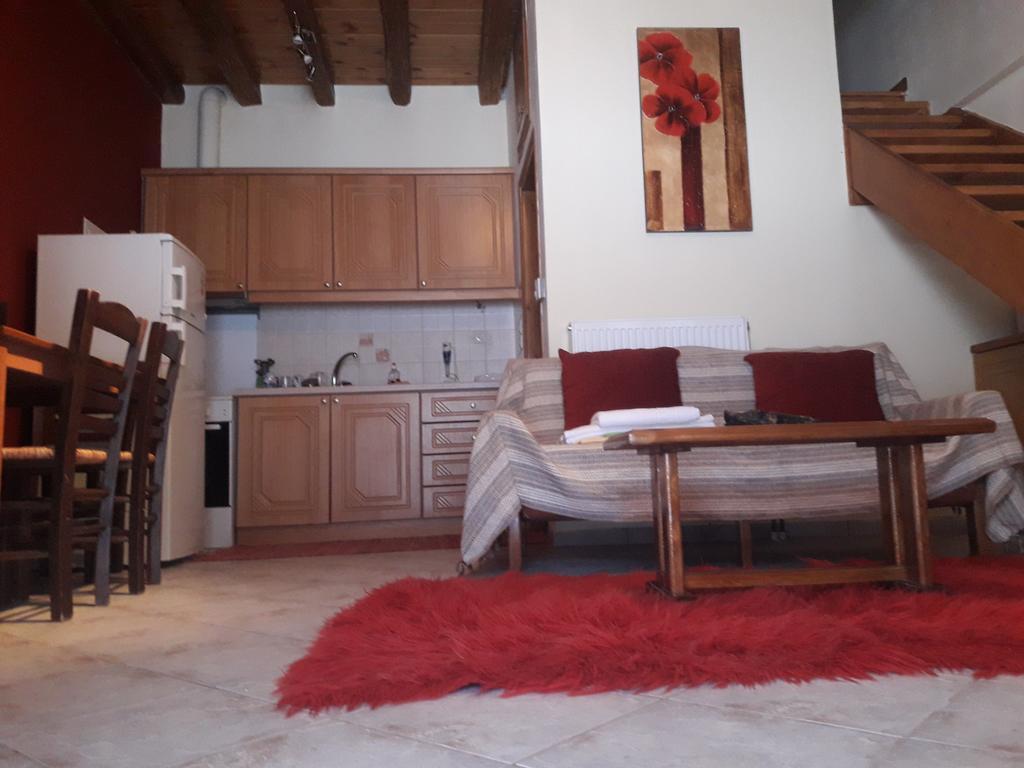 Mezonetes Helmos Apartment Ano Lousoi ภายนอก รูปภาพ